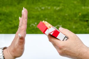 Cele mai frecvente scuze pe care le găsesc fumătorii când vine vorba de viciul lor preferat. Un cunoscut psiholog atenționează: Lipsa iubirii ne facem să fumăm mai mult