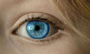 Ochiul uscat, boala omului modern. Recomandările medicului oftalmolog pentru a nu dezvolta sindromul ochiului uscat